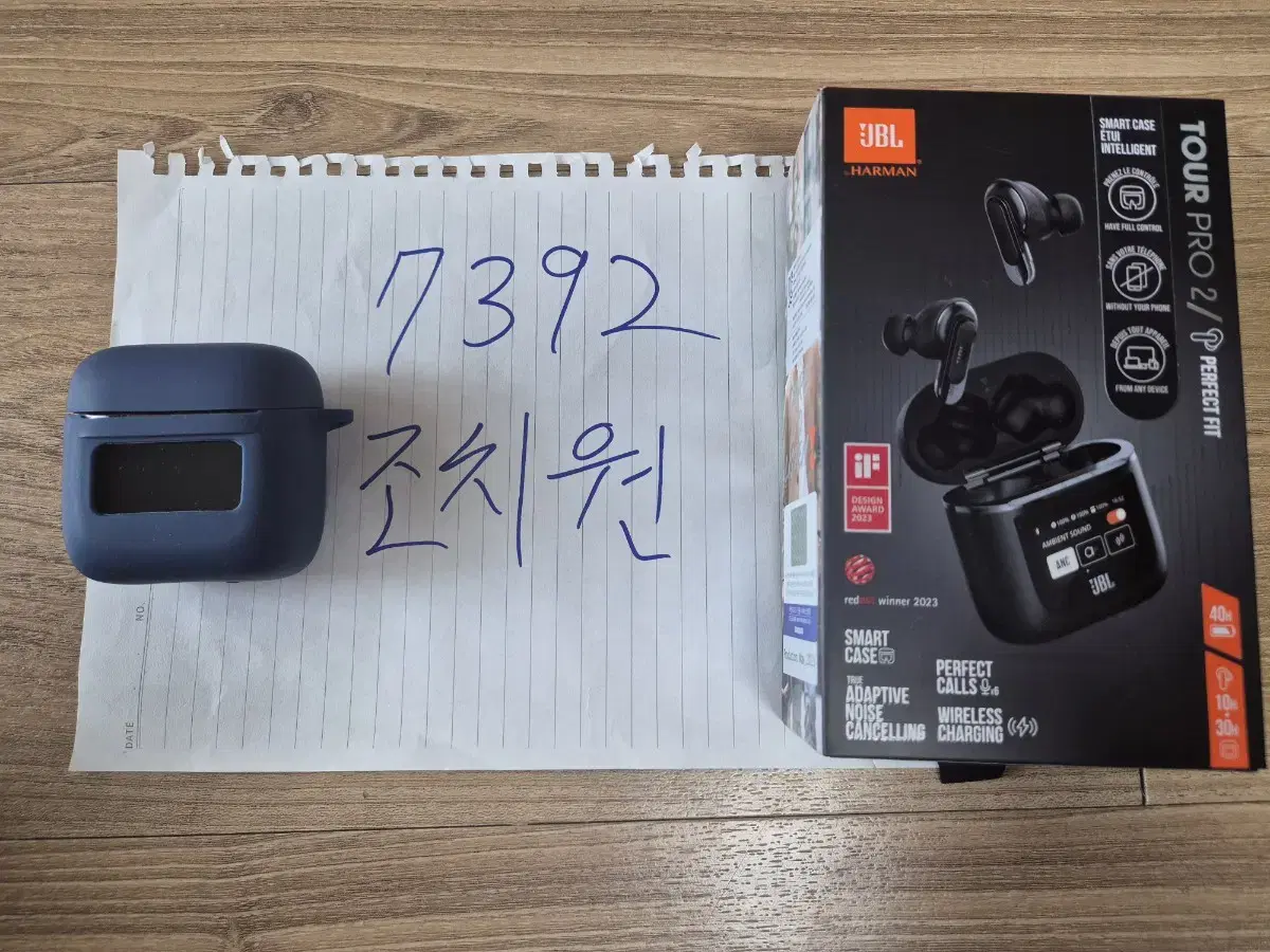 JBL TOUR PRO2 블루투스이어폰 블랙색상 박풀팝니다.